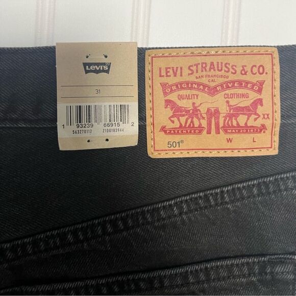 Levi's 501 Original Jean Distressed Shorts-Size 31 - Picture 4 of 8